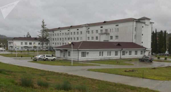 Еще один пациент выписан из больницы Гудауты после лечения от COVID-19